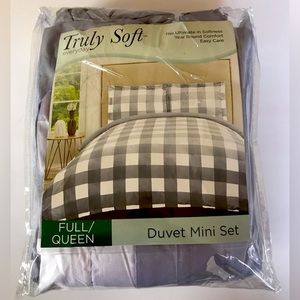 Duvet Mini Set - Gray plaid Full/Queen Size. Duvet and 2 shams. Truly Soft.